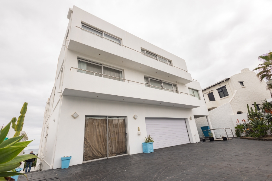 6 Bedroom Property for Sale in Bloubergstrand Western Cape